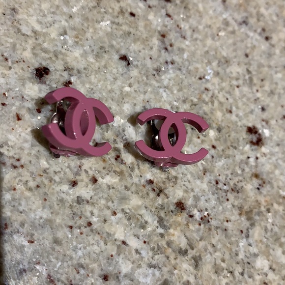 CHANEL 2004 Clip On Earrings - Picture 2 of 10